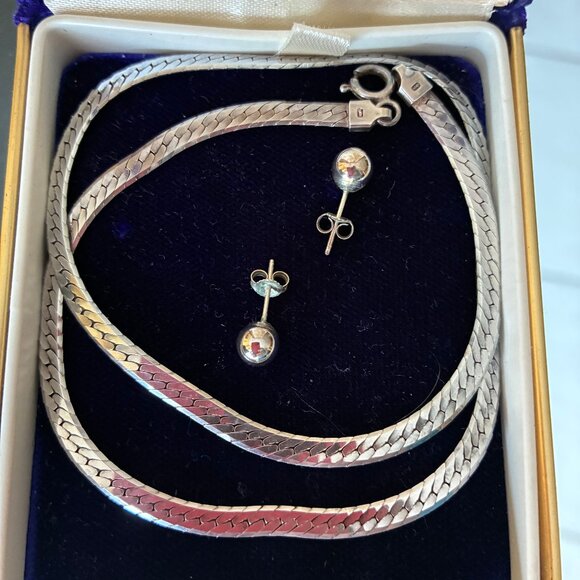 Stering Silver Herringbone chain and studs - Picture 1 of 4